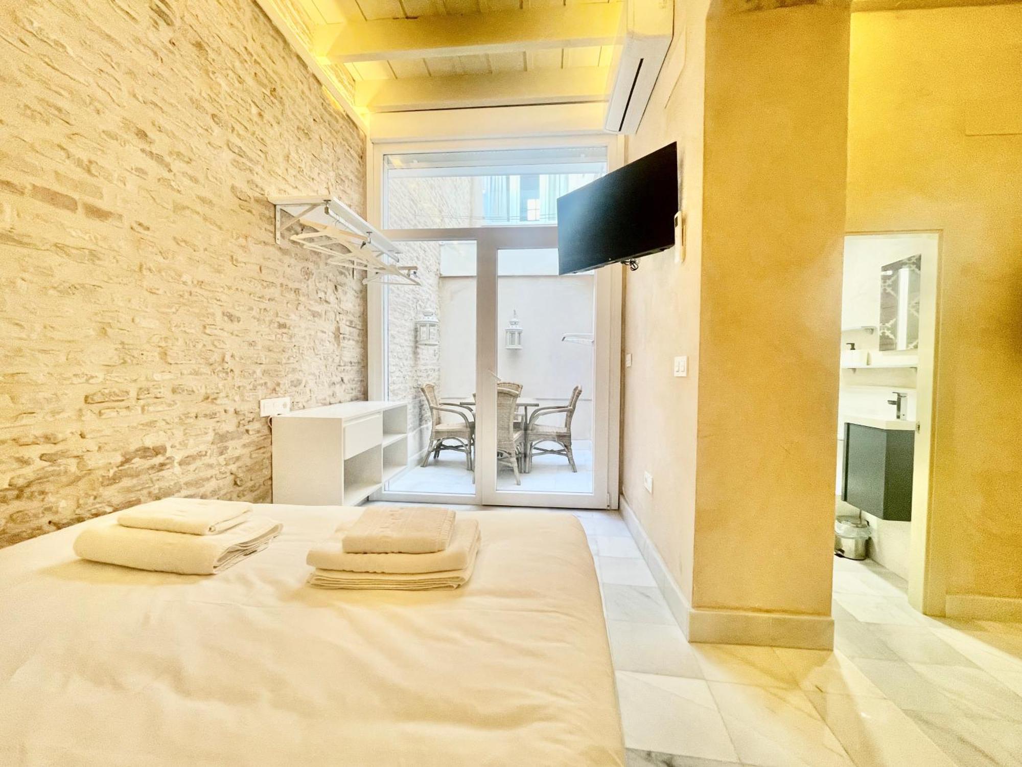 Click Triana - Patio Privado Apartamento Sevilla