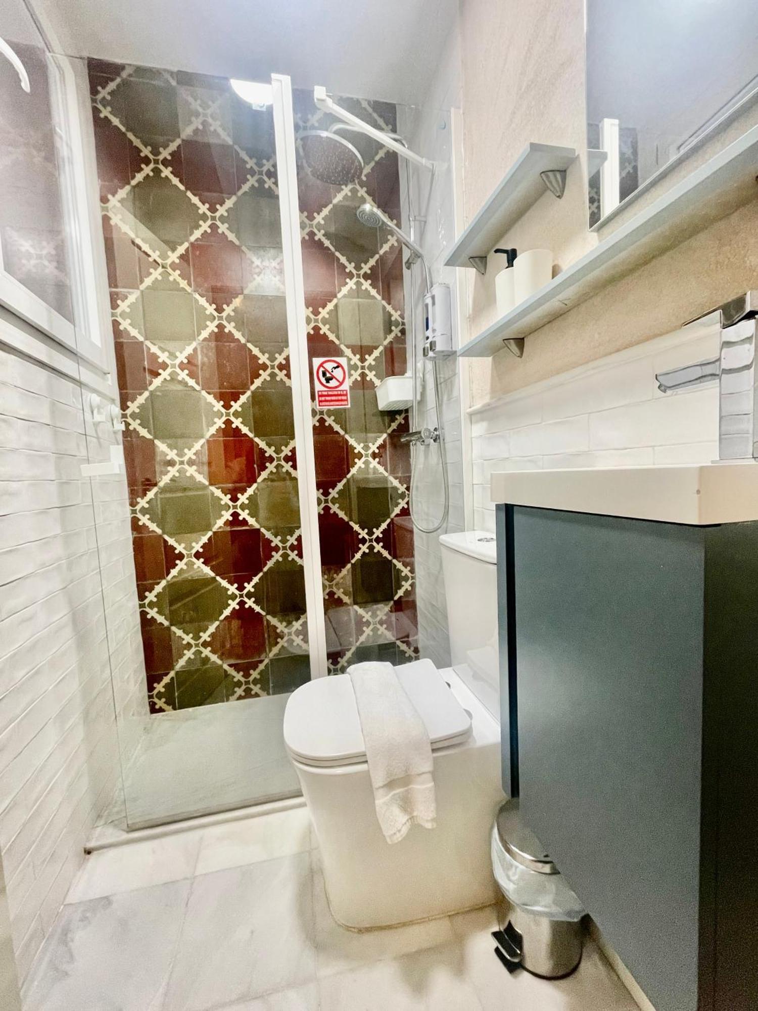 Click Triana - Patio Privado Apartamento Sevilla